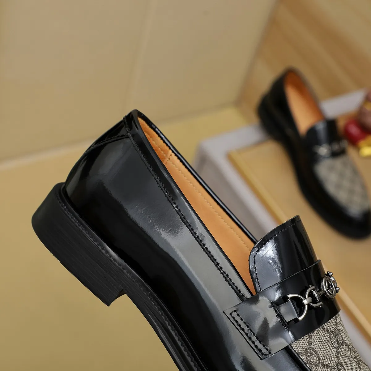 Men's shoes 💰460 💰💰Gucci official website men's business formal leather shoes update💥Hong Kong counters synchronize new styles💥completely one to one replica shipment👍zero difference in counter quality 0⃣️all made of imported first-layer cowhide on the outside with original hardware buckles➕water-dyed🐂leather lining production, color, code matching 39-44 (customized at 38.45.46)……
